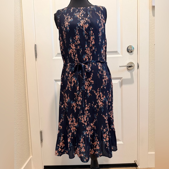 Banana Republic Dresses & Skirts - Banana Republic Navy Floral Midi Dress